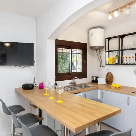 Nimes By Interhome בית נופש *